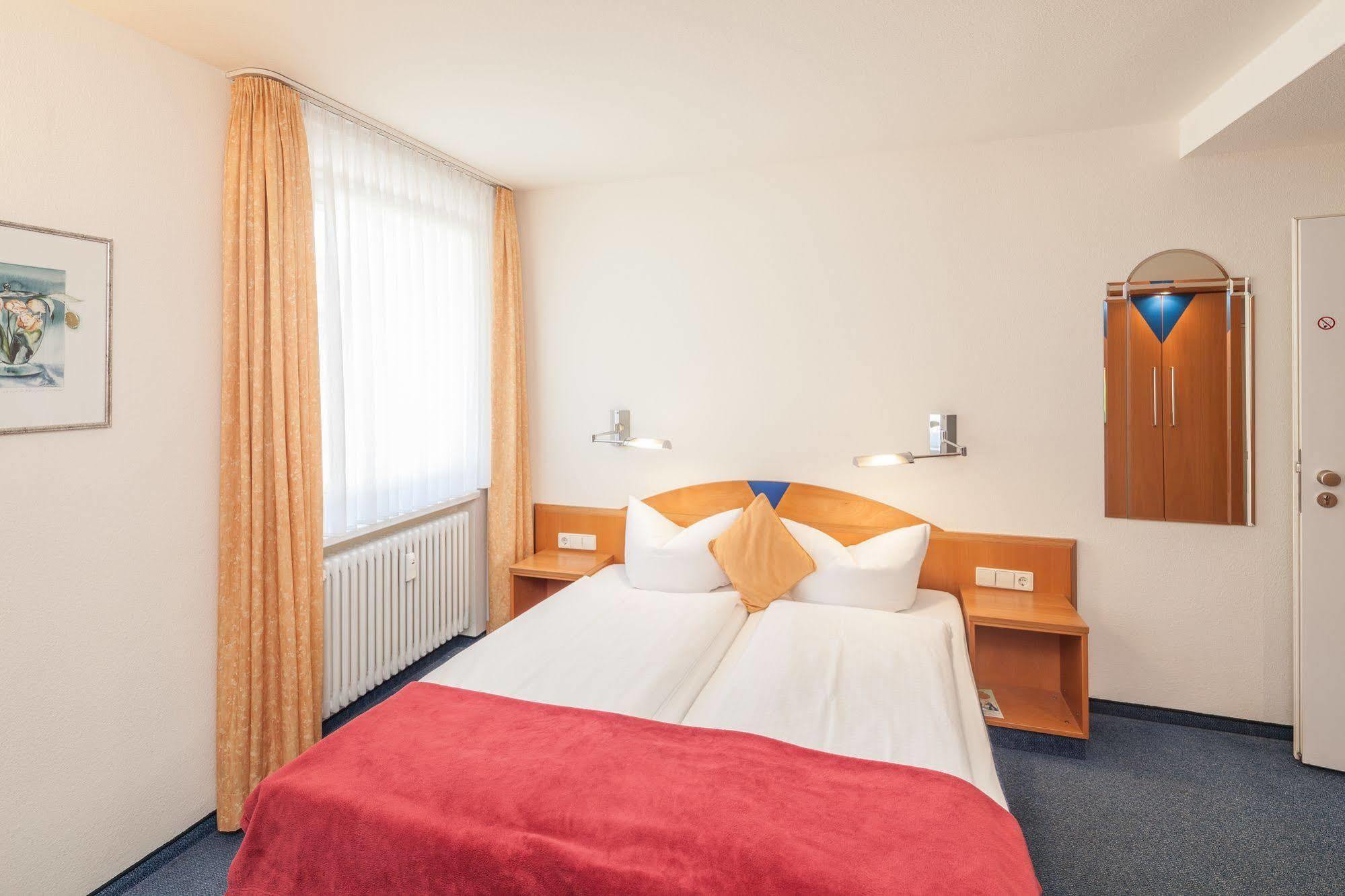 City Hotel Freiburg 3*